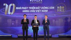 Ông Phạm Trọng Phương - Trưởng Ban Kiểm soát Thiết kế, đại diện Công ty nhận giải thưởng “Top 10 nhà phát triển bất động sản hàng đầu Việt Nam 2022”.