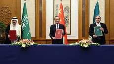 Đại diện Arab Saudi, Trung Quốc và Iran trong lễ ký thỏa thuận tại Bắc Kinh ngày 10/3.