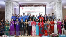 Chủ tịch nước Võ Văn Thưởng dự họp mặt truyền thống cựu cán bộ Đoàn thanh niên các thời kỳ, nhân kỷ niệm 92 năm Ngày thành lập Đoàn Thanh niên Cộng sản Hồ Chí Minh. Ảnh: Thống Nhất/TTXVN.