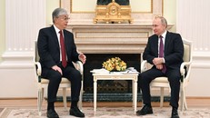 Tổng thống Nga Vladimir Putin và Tổng thống Kazakhstan Kassym-Jomart Tokayev. 