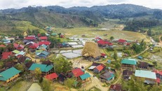 Ngôi làng Vi Rơ Ngheo ở xã Đăk Tăng.