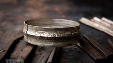 Sản phẩm vòng tay bạc của người Nùng tại huyện Hoàng Su Phì, Hà Giang. Ảnh: Nam Thái/TTXVN.