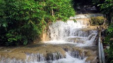 Thác Mơ thuộc thị trấn Na Hang, huyện Na Hang, tỉnh Tuyên Quang.