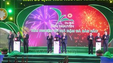 Lãnh đạo tỉnh Thái Nguyên và Bộ Văn hoá Thể thao và Du lịch thực hiện nghi thức khai mạc mùa du lịch Thái Nguyên 2023. Ảnh: Quân Trang/TTXVN.