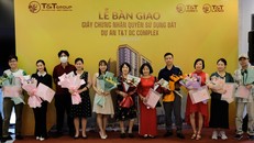 Hình ảnh cư dân dự án T&T DC Complex nhận bàn giao sổ hồng.