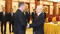 Tổng Bí thư Nguyễn Phú Trọng đón Chủ tịch Đảng Nước Nga Thống nhất, Phó Chủ tịch Hội đồng An ninh Liên bang Nga Dmitry Medvedev. Ảnh: Trí Dũng/TTXVN.