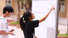 Học sinh Hà Nội dự thi vào lớp 10 năm 2022. Ảnh: TTXVN.