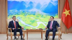 Thủ tướng Phạm Minh Chính tiếp Bộ trưởng Ngoại giao Các Tiểu vương quốc Arab thống nhất (UAE) Sheikh Abdullah bin Zayed Al Nahyan. Ảnh: Dương Giang/TTXVN.