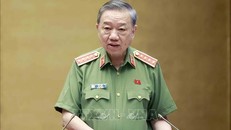 Bộ trưởng Bộ Công an Tô Lâm trình bày Tờ trình về dự án Luật Lực lượng tham gia bảo vệ an ninh, trật tự ở cơ sở. Ảnh: Doãn Tấn/TTXVN.