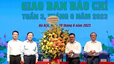 Phó Thủ tướng Trần Hồng Hà chúc mừng các cơ quan báo chí nhân Ngày Báo chí Cách mạng Việt Nam. ảnh: VGP.