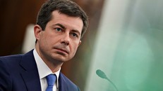 Bộ trưởng Giao thông Vận tải Mỹ Pete Buttigieg. Ảnh: The Nation.