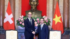 Chủ tịch nước Võ Văn Thưởng tiếp Chủ tịch Hội đồng Quốc gia Liên bang Thụy Sĩ (Chủ tịch Hạ viện) Martin Candinas đang thăm chính thức Việt Nam. Ảnh: Thống Nhất/TTXVN.