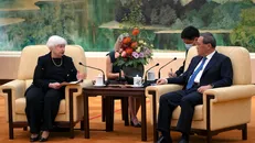 Thủ tướng Trung Quốc Lý Cường tiếp Bộ trưởng Tài chính Mỹ Janet Yellen ngày 7/7. Ảnh: NYT.