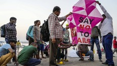 Hoạt động hưởng ứng Ngày Thế giới Phòng, Chống bệnh AIDS ở Ấn Độ. Ảnh: AP.