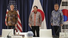 Ngoại trưởng Mỹ Antony Blinken, Ngoại trưởng Nhật Bản Yoshimasa Hayashi và Ngoại trưởng Hàn Quốc Park Jin tại cuộc gặp ở Jakarta, Indonesia ngày 14/7/2023. Ảnh: AP.