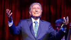 Huyền thoại âm nhạc Tony Bennett biểu diễn ở thành phố New York, Mỹ năm 2015.