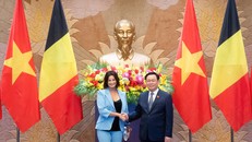 Chủ tịch Quốc hội Vương Đình Huệ chủ trì lễ đón chính thức Chủ tịch Thượng viện Bỉ Stéphanie D’Hose.