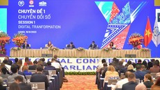 Các đại biểu thảo thảo luận chuyên đề 1 về chuyển đổi số.