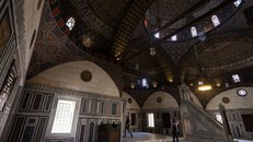 Bên trong nhà thờ Hồi giáo Sulayman Pasha al-Khadim. Ảnh: Reuters.