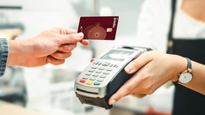 Chạm thẻ HDBank Mastercard hoặc HDBank Napas trên Payoo POS.