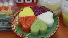 Những gánh xôi đầy ắp hương vị Hà Thành