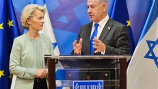 Chủ tịch Ủy ban Châu Âu Ursula von der Leyen (trái) và Thủ tướng Israel Benjamin Netanyahu tại Tel Aviv.
