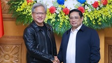 Thủ tướng Phạm Minh Chính tiếp ông Jensen Huang, Chủ tịch kiêm Giám đốc Điều hành Tập đoàn NVIDIA. Ảnh: Dương Giang/TTXVN.