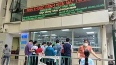 Đề xuất bệnh nhân mua thuốc bên ngoài sẽ được BHYT thanh toán