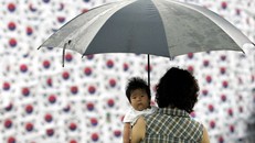 Hàn Quốc tăng trợ cấp tài chính để khuyến khích sinh con