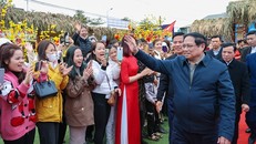 Thủ tướng Chính phủ Phạm Minh Chính đến dự Chương trình Ngày hội Công nhân - Đón chào Xuân mới 2024. Ảnh: VGP/Nhật Bắc.