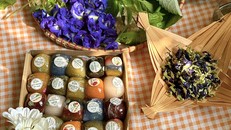 Những sản phẩm sáng tạo của bà Phạm Thị Hồng Hà về thức bánh xưa.