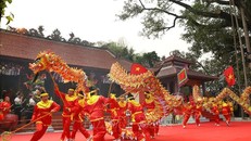 Rộn ràng lễ hội Thành Bản Phủ