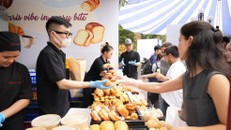 Gian hàng VPBank sôi động tại lễ hội ẩm thực Pháp Balade en France