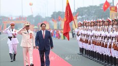 Thủ tướng Phạm Minh Chính duyệt Đội danh dự Bộ Tư lệnh CSCĐ. Ảnh: Dương Giang/TTXVN.