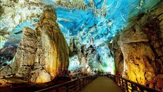 Cảnh sắc bên trong động Phong Nha. Ảnh: TTXVN.