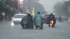 Mưa lớn gây ngập úng nhiều tuyến đường. Ảnh: Hoàng Ngọc/TTXVN.