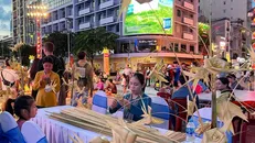 Đa dạng các khu vực làm đồ chơi dân gian. Ảnh: Thu Hương/TTXVN.