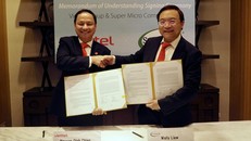 Đại diện lãnh đạo hai bên ký kết hợp tác. 