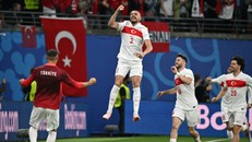 Thổ Nhĩ Kỳ đánh bại Áo với tỉ số 2-1, giành tấm vé tiến vào tứ kết EURO 2024. Ảnh: CNN.
