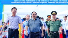 Thủ tướng Phạm Minh Chính đến dự lễ khánh thành tuyến đường bộ nối đường cao tốc Hà Nội-Hải Phòng với đường cao tốc Cầu Giẽ-Ninh Bình đoạn qua tỉnh Hưng Yên (giai đoạn 2). Ảnh: VGP/Nhật Bắc.