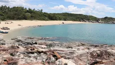 Khu vực bãi cát, gành đá trước thôn Gò Cỏ, xã Long Thạnh 2, phường Phổ Thạnh, thị xã Đức Phổ, tỉnh Quảng Ngãi là nơi người Sa Huỳnh cổ làm muối, có niên đại khoảng 2.000 năm. Ảnh: Phạm Cường/TTXVN.