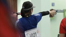 Xạ thủ số 1 của đoàn thể thao Việt Nam Trịnh Thu Vinh vuột mất cơ hội giành huy chương một cách đáng tiếc, dừng bước ở vị trí thứ 4 chung cuộc. Ảnh: TTXVN.