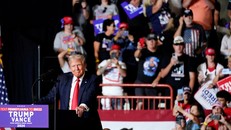 Cựu Tổng thống Donald Trump phát biểu tại một sự kiện tranh cử.