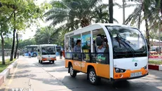 Khách tham quan, du lịch tại Thành phố Hồ Chí Minh. Ảnh: Tiến Lực/TTXVN.