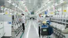 Phát huy hiệu quả động lực tăng trưởng truyền thống (xuất khẩu, đầu tư, tiêu dùng) đồng thời khai thác tốt các động lực tăng trưởng mới (kinh tế số, kinh tế xanh, kinh tế tuần hoàn, chuyển đổi năng lượng, liên kết vùng...). Ảnh: TTXVN.