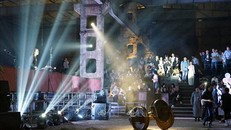 Được thành lập năm 1905, từ một nhà máy cũ nằm trong diện di dời ra khỏi nội đô - Nhà máy Xe lửa Gia Lâm và các ga tàu hỏa Hà Nội được cải tạo thành các tổ hợp sáng tạo, trở thành nơi “đánh thức” các di sản, tạo ra hệ giá trị mới phục vụ phát triển văn hóa Thủ đô. Ảnh: TTXVN.