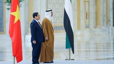 Phó Tổng thống UAE Sheikh Mansour Bin Zayed Al Nahyan chủ trì Lễ đón chính thức Thủ tướng Chính phủ Phạm Minh Chính. Ảnh: VGP/Nhật Bắc.