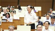 Bộ trưởng Bộ LĐTB&XH Đào Ngọc Dung phát biểu, giải trình làm rõ một số vấn đề ĐBQH nêu. Ảnh: VGP/Nhật Bắc.