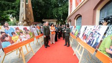 Các hình ảnh của triển lãm được thể hiện theo hướng tích cực nhằm khuyến khích phụ nữ và trẻ em gái bị bạo lực tìm kiếm sự hỗ trợ của ngành công an.