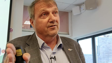 Ông Gunter Lange, bậc thầy của những tấm huy chương vàng trong làng chạy, sẽ chia sẻ kiến thức tập luyện cho VĐV trong khuôn khổ ngày nhận Racekit của Viettel Marathon Hà Nội 2024.